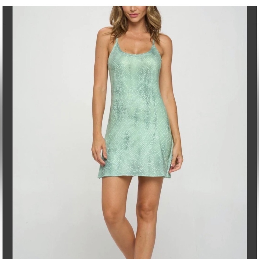 EVCR Athletic Dress Sleeveless Racerback Built in Shorts sz M jade snake green